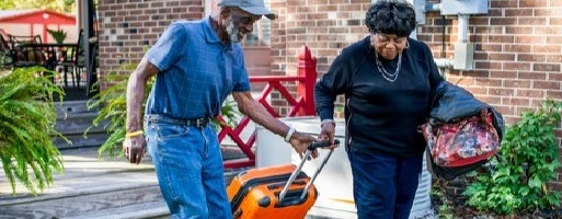 Couple traveling while on dialysis.